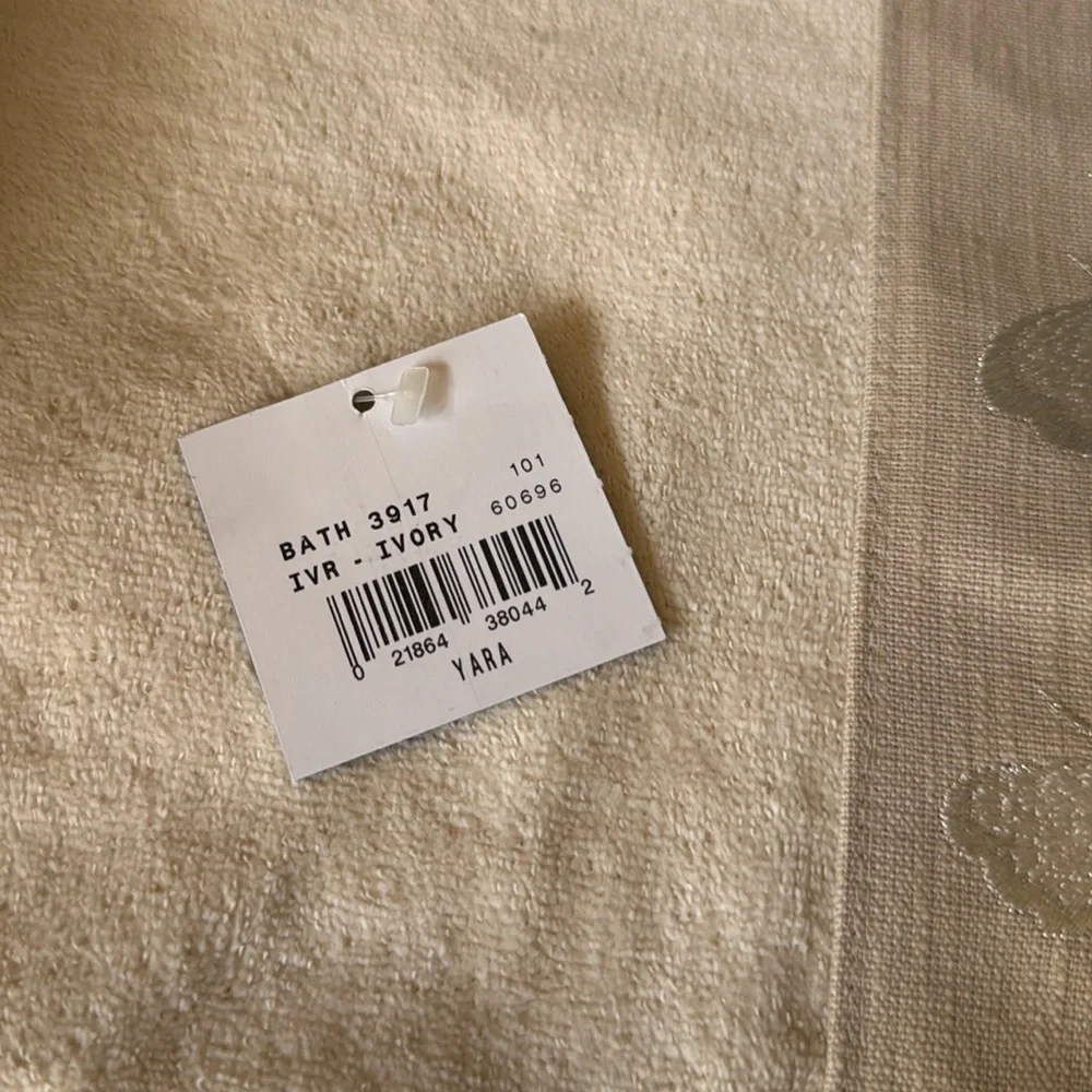 Avanti New With Tags Elegant Cream Butterfly Towels